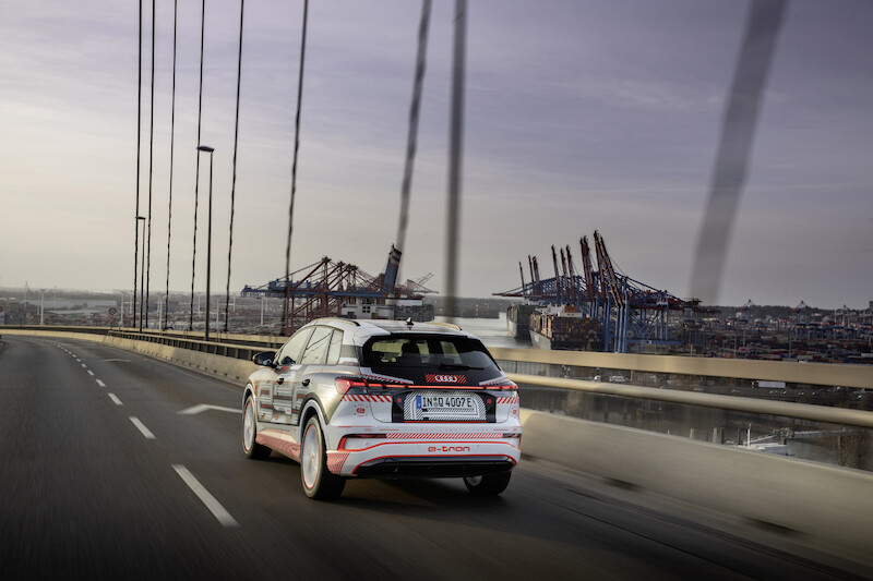 Nowy wymiar mobilności elektrycznej: Audi Q4 e-tron wyznacza standardy w zakresie wnętrza i systemów obsługi