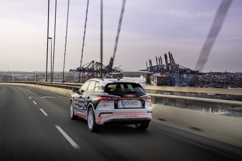 Nowy wymiar mobilności elektrycznej: Audi Q4 e-tron wyznacza standardy w zakresie wnętrza i systemów obsługi