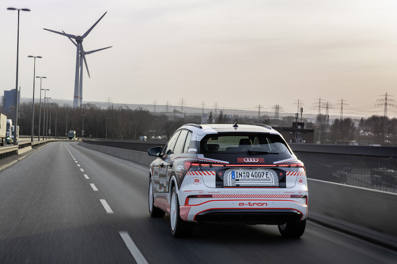 Nowy wymiar mobilności elektrycznej: Audi Q4 e-tron wyznacza standardy w zakresie wnętrza i systemów obsługi