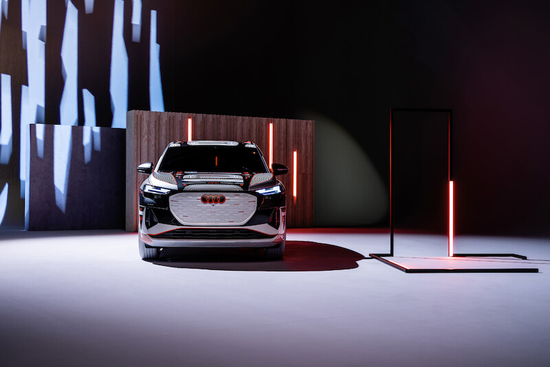 Nowy wymiar mobilności elektrycznej: Audi Q4 e-tron wyznacza standardy w zakresie wnętrza i systemów obsługi