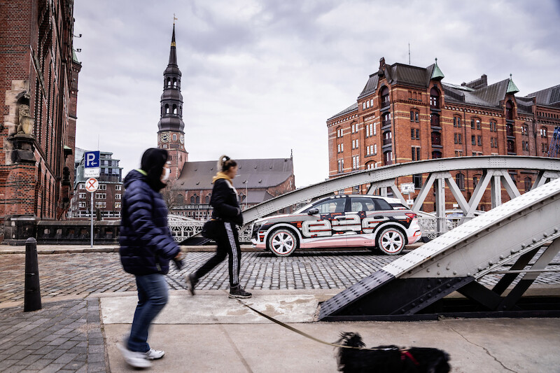 Nowy wymiar mobilności elektrycznej: Audi Q4 e-tron wyznacza standardy w zakresie wnętrza i systemów obsługi