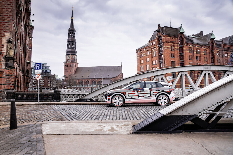 Nowy wymiar mobilności elektrycznej: Audi Q4 e-tron wyznacza standardy w zakresie wnętrza i systemów obsługi