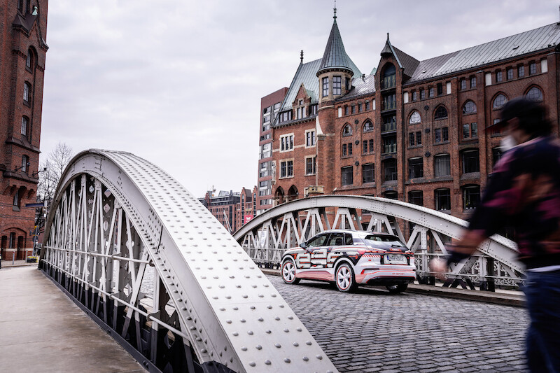 Nowy wymiar mobilności elektrycznej: Audi Q4 e-tron wyznacza standardy w zakresie wnętrza i systemów obsługi