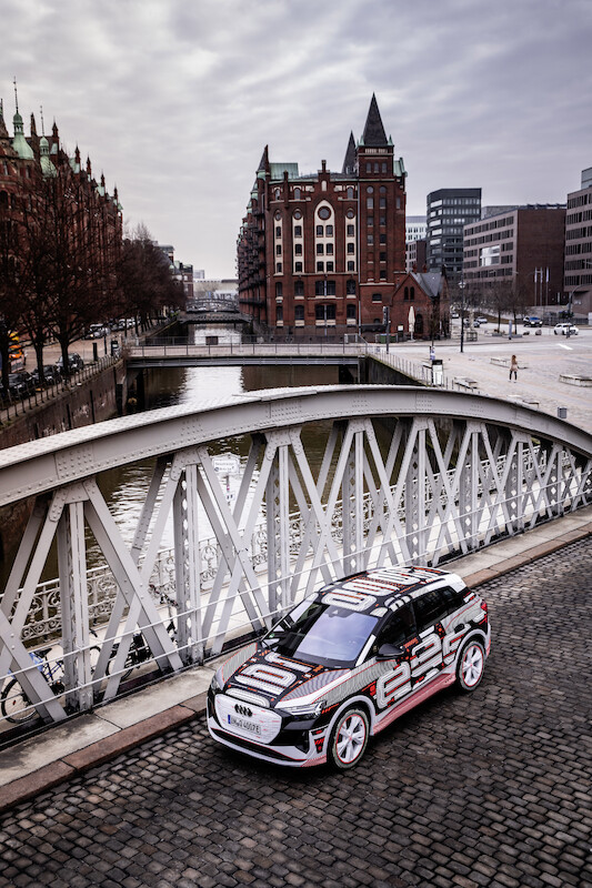 Nowy wymiar mobilności elektrycznej: Audi Q4 e-tron wyznacza standardy w zakresie wnętrza i systemów obsługi