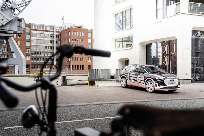 Nowy wymiar mobilności elektrycznej: Audi Q4 e-tron wyznacza standardy w zakresie wnętrza i systemów obsługi