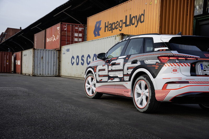 Nowy wymiar mobilności elektrycznej: Audi Q4 e-tron wyznacza standardy w zakresie wnętrza i systemów obsługi
