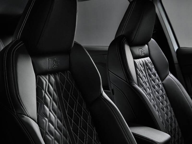 Nowy wymiar mobilności elektrycznej: Audi Q4 e-tron wyznacza standardy w zakresie wnętrza i systemów obsługi