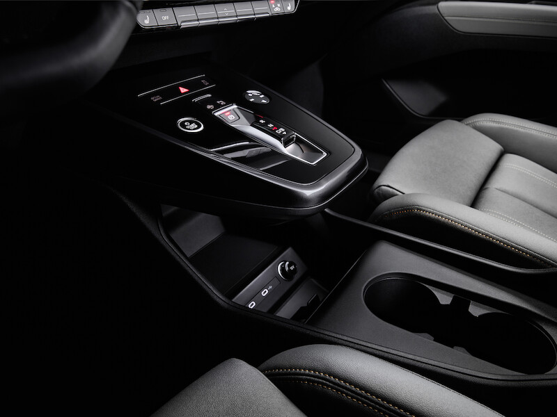 Nowy wymiar mobilności elektrycznej: Audi Q4 e-tron wyznacza standardy w zakresie wnętrza i systemów obsługi
