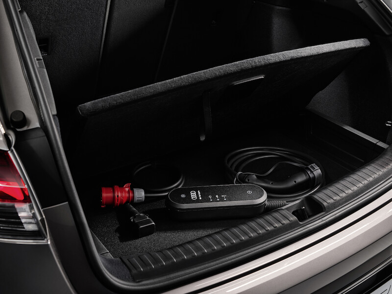 Nowy wymiar mobilności elektrycznej: Audi Q4 e-tron wyznacza standardy w zakresie wnętrza i systemów obsługi