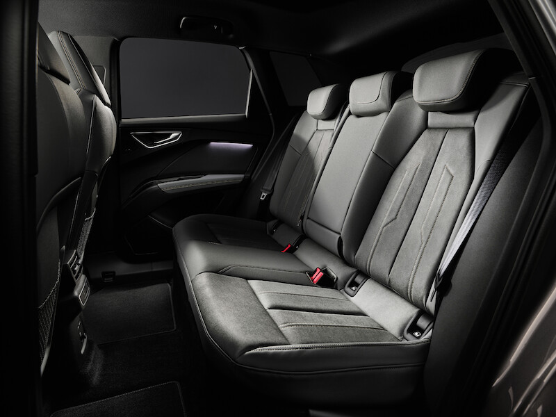 Nowy wymiar mobilności elektrycznej: Audi Q4 e-tron wyznacza standardy w zakresie wnętrza i systemów obsługi