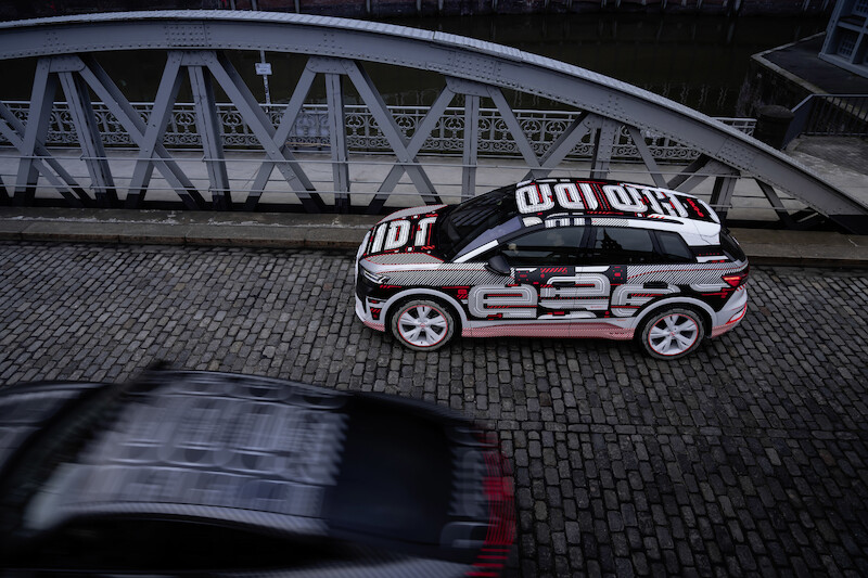 Nowy wymiar mobilności elektrycznej: Audi Q4 e-tron wyznacza standardy w zakresie wnętrza i systemów obsługi