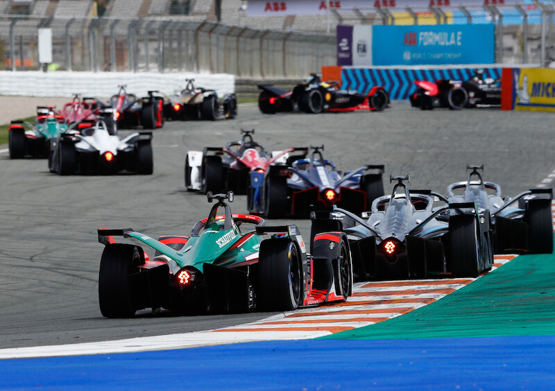Punktowane pozycje dla obu zawodników Audi Sport ABT Schaeffler w wyścigach Formuły E w Walencji