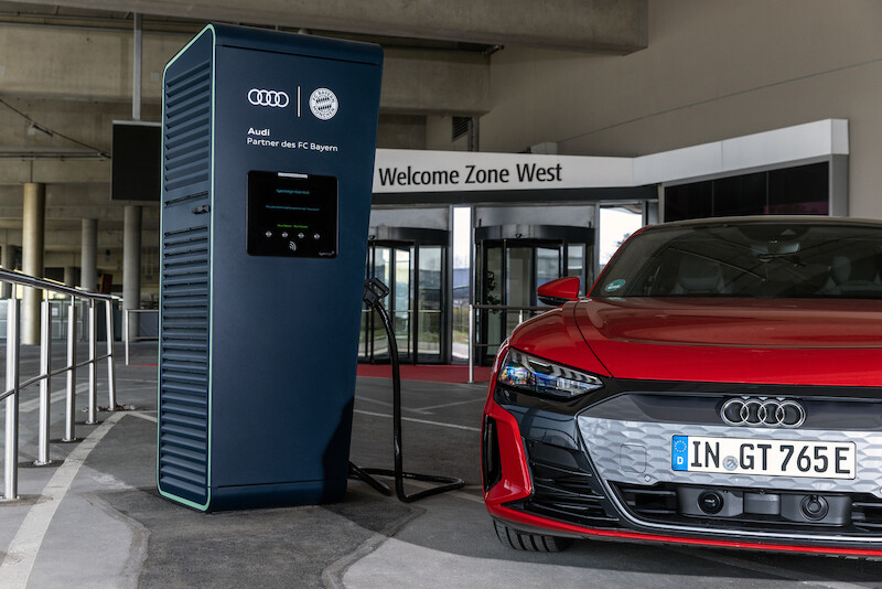 Stacje ładowania i elektryczne samochody: Audi elektryfikuje FC Bayern Monachium