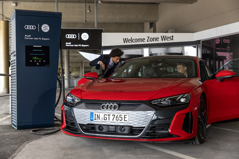 Stacje ładowania i elektryczne samochody: Audi elektryfikuje FC Bayern Monachium
