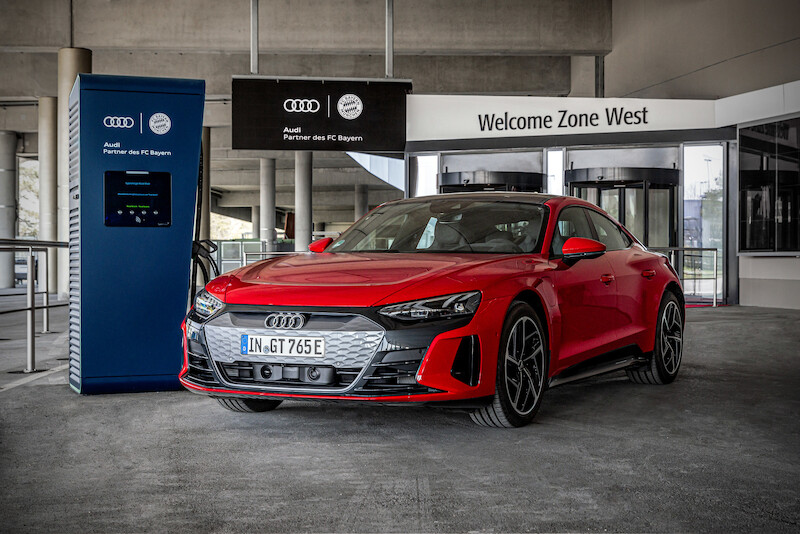 Stacje ładowania i elektryczne samochody: Audi elektryfikuje FC Bayern Monachium