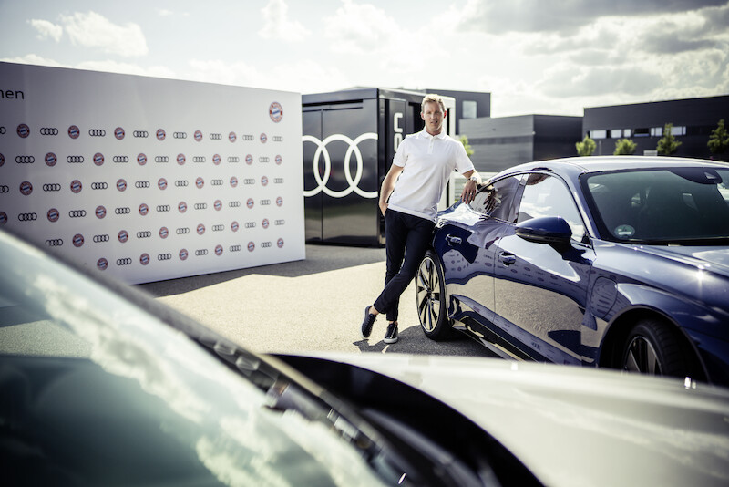 Elektryfikacja 2.0: piłkarze Bayernu Monachium otrzymują nowe Audi e-tron GT
