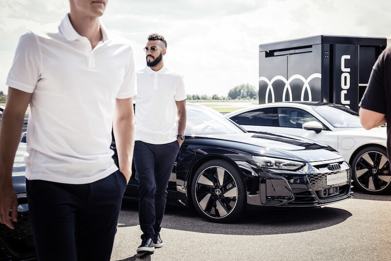 Elektryfikacja 2.0: piłkarze Bayernu Monachium otrzymują nowe Audi e-tron GT