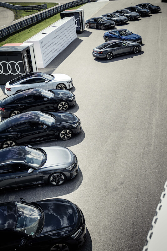 Elektryfikacja 2.0: piłkarze Bayernu Monachium otrzymują nowe Audi e-tron GT