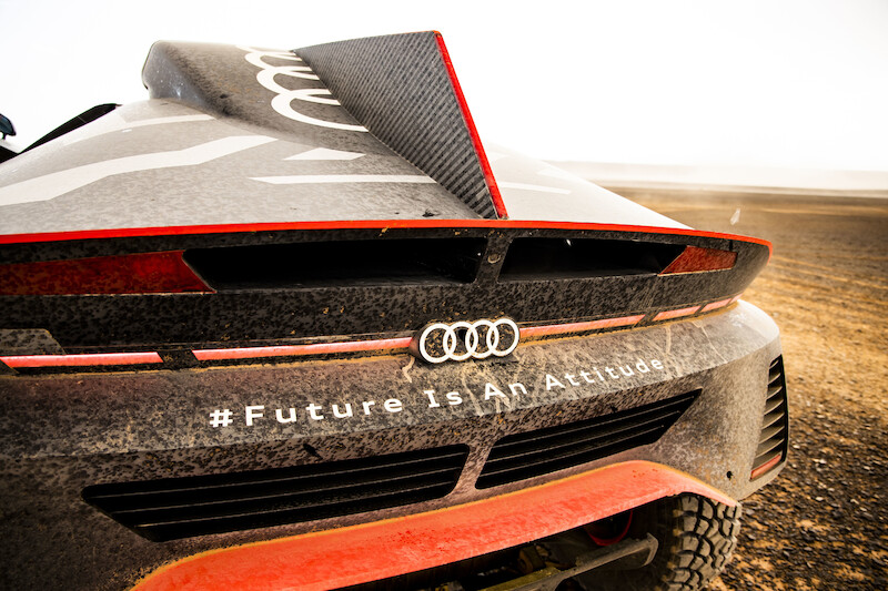 Upał i burze piaskowe: testy Audi RS Q e-tron w Maroku