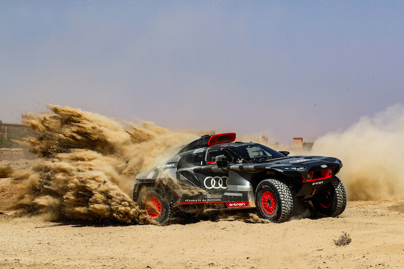Upał i burze piaskowe: testy Audi RS Q e-tron w Maroku