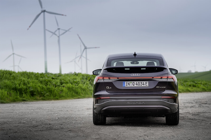 Historia sukcesu Audi Q4 e-tron: elektromobilność i synergia w ramach Grupy Volkswagen