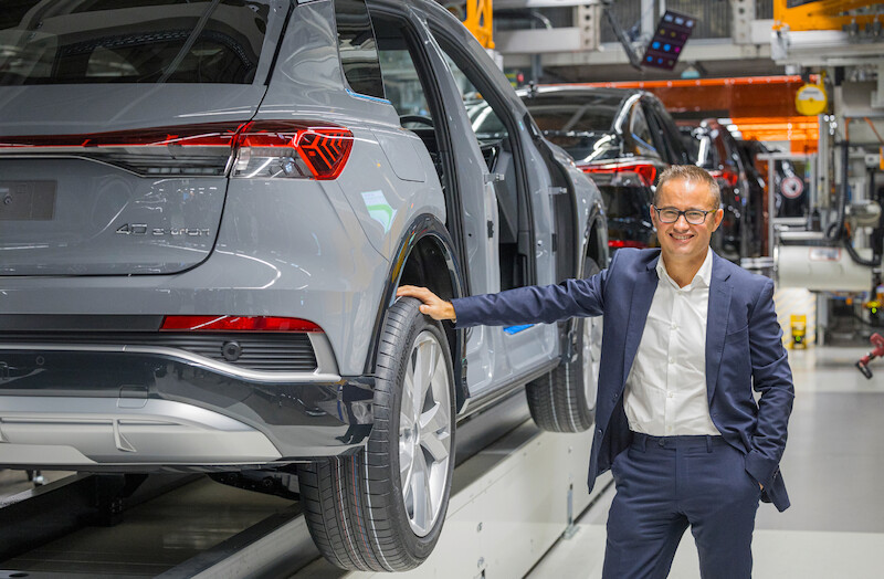 Historia sukcesu Audi Q4 e-tron: elektromobilność i synergia w ramach Grupy Volkswagen