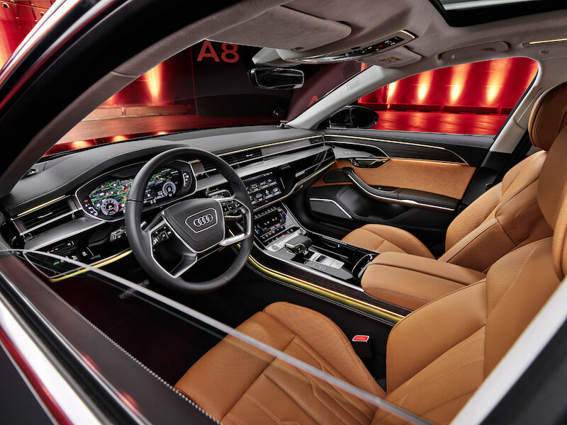 Wyostrzony design i innowacyjne rozwiązania techniczne we flagowym modelu: odmłodzone Audi A8