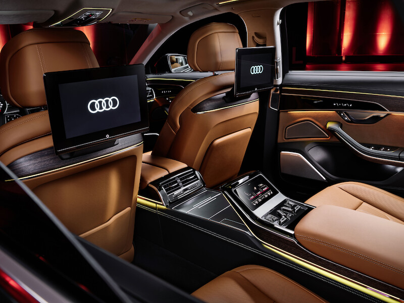 Wyostrzony design i innowacyjne rozwiązania techniczne we flagowym modelu: odmłodzone Audi A8