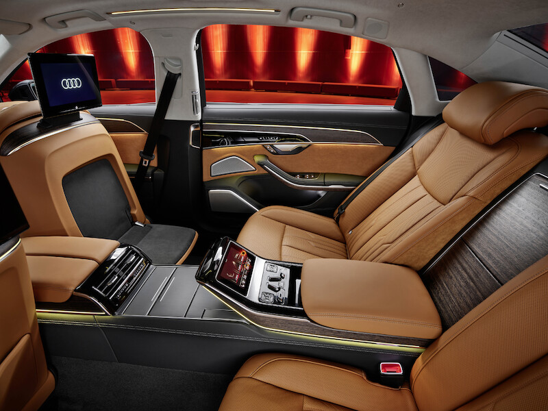 Wyostrzony design i innowacyjne rozwiązania techniczne we flagowym modelu: odmłodzone Audi A8