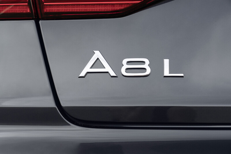 Wyostrzony design i innowacyjne rozwiązania techniczne we flagowym modelu: odmłodzone Audi A8