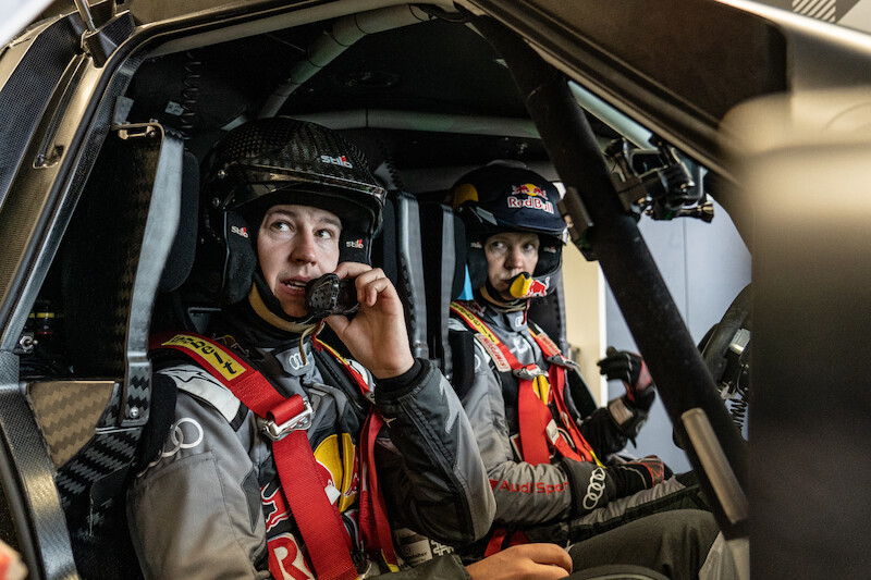 Najwyższej klasy innowacje: Audi wyznacza nowe standardy bezpieczeństwa na Rajdzie Dakar
