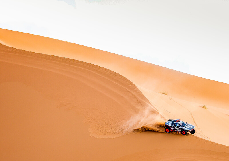 Zaawansowane technologicznie centrum sterowania pustynnym pojazdem: kokpit przygotowanego na Rajd Dakar Audi RS Q e-tron
