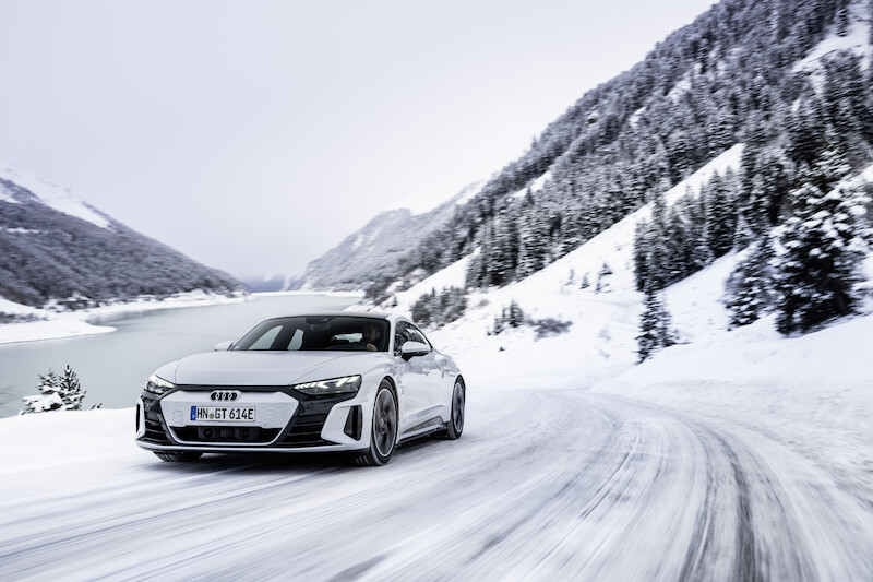 Elektromobilność zimą: inteligentne zarządzanie temperaturą w elektrycznych modelach Audi zapewnia odpowiedni zasięg i wydajność