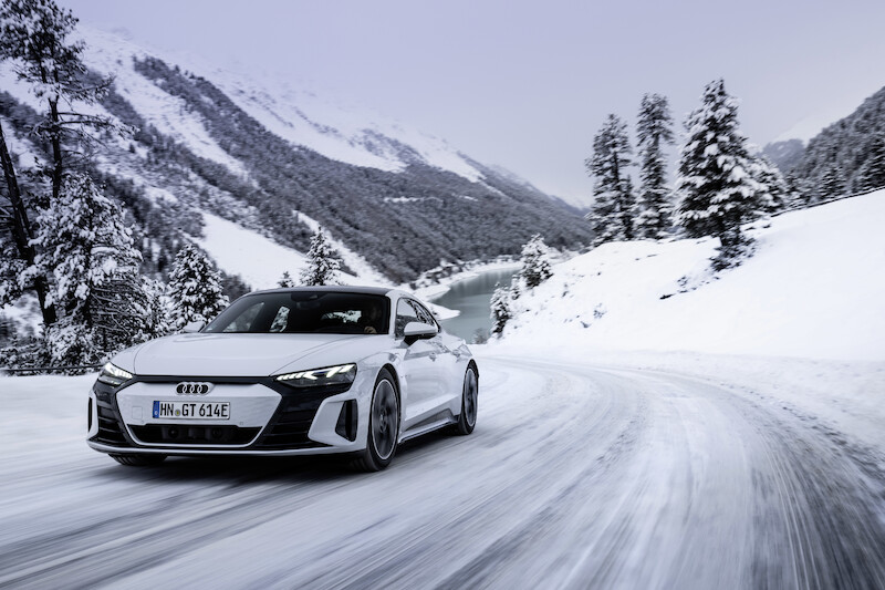 Elektromobilność zimą: inteligentne zarządzanie temperaturą w elektrycznych modelach Audi zapewnia odpowiedni zasięg i wydajność