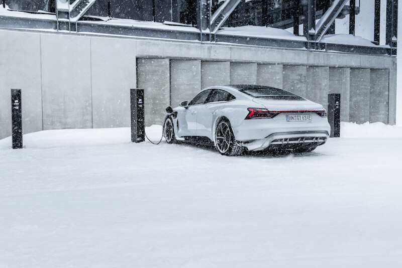 Elektromobilność zimą: inteligentne zarządzanie temperaturą w elektrycznych modelach Audi zapewnia odpowiedni zasięg i wydajność