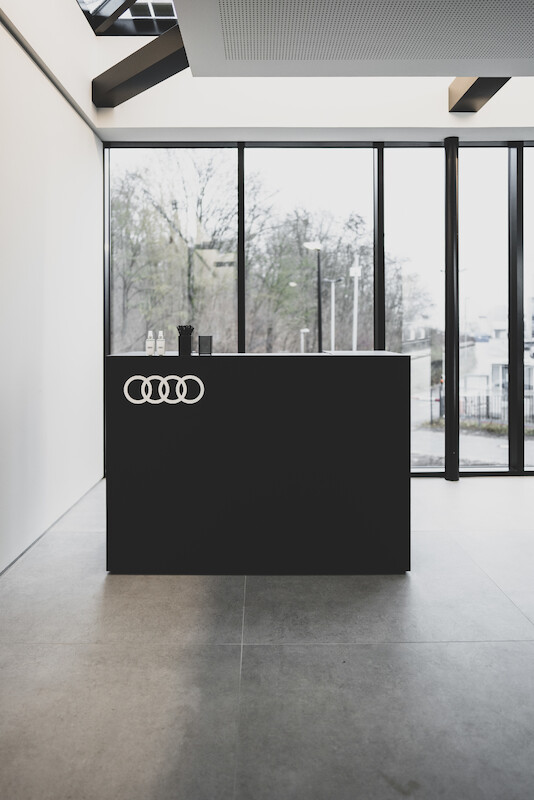 Pierwsza na świecie: start Audi charging hub - stacji szybkiego ładowania samochodów elektrycznych na terenach miejskich