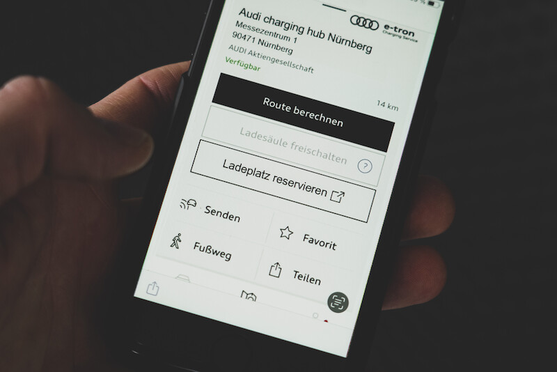 Pierwsza na świecie: start Audi charging hub - stacji szybkiego ładowania samochodów elektrycznych na terenach miejskich