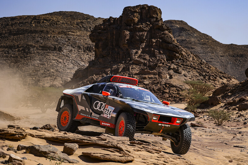 Audi RS Q e-tron na Rajdzie Dakar: udany start w nową erę czterech pierścieni