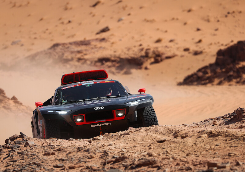 Audi RS Q e-tron na Rajdzie Dakar: udany start w nową erę czterech pierścieni