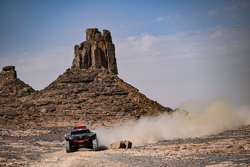 Audi RS Q e-tron na Rajdzie Dakar: udany start w nową erę czterech pierścieni