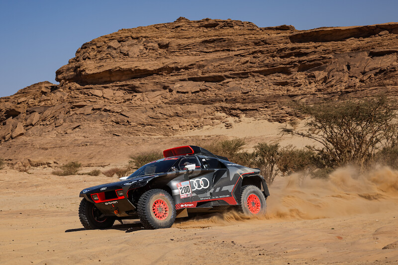 Audi RS Q e-tron na Rajdzie Dakar: udany start w nową erę czterech pierścieni