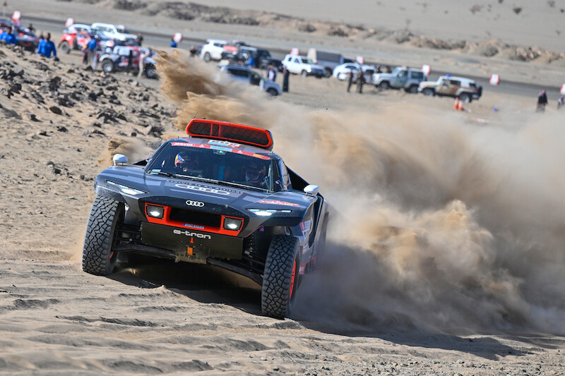 Audi RS Q e-tron na Rajdzie Dakar: udany start w nową erę czterech pierścieni