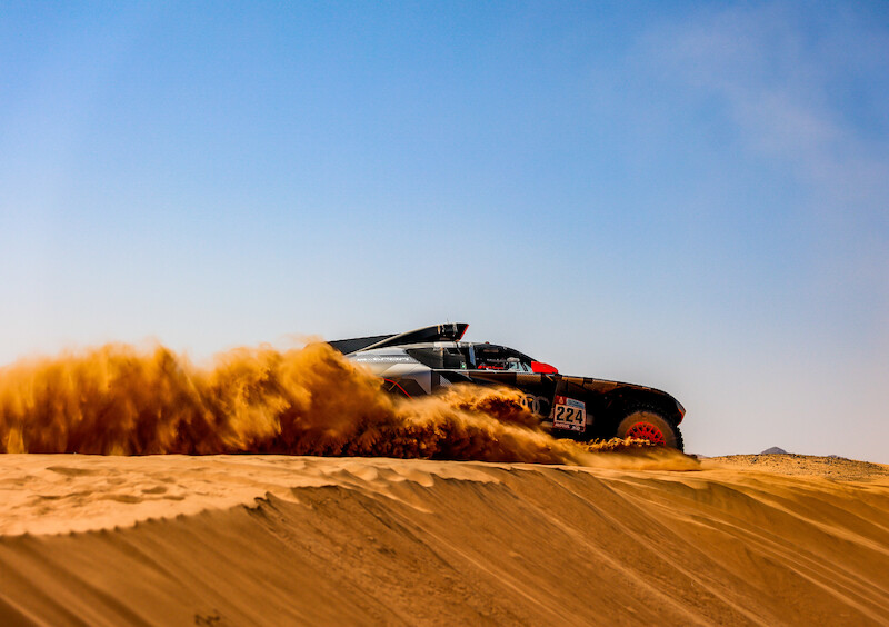 Audi RS Q e-tron na Rajdzie Dakar: udany start w nową erę czterech pierścieni