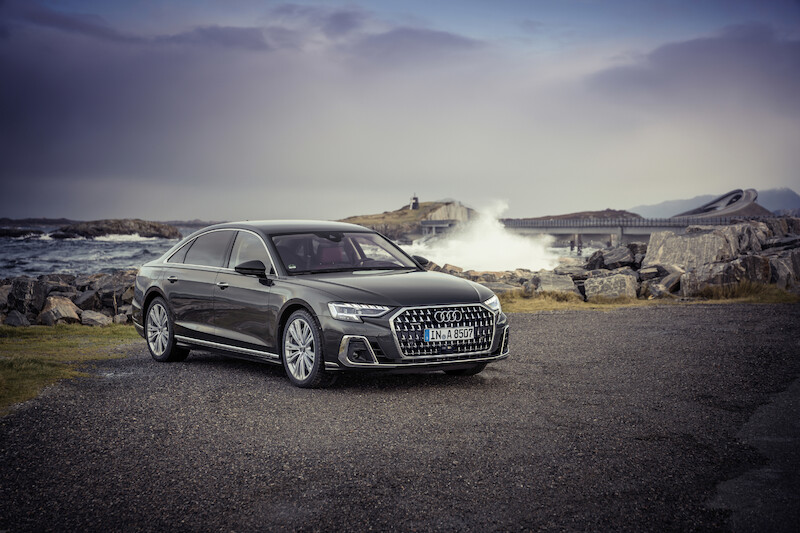 Wyostrzony design i innowacyjne rozwiązania techniczne flagowego modelu: udoskonalone Audi A8