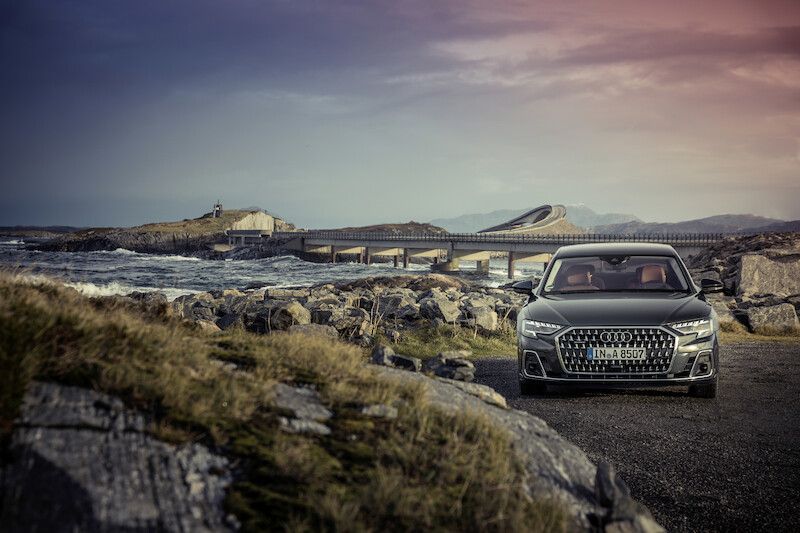 Wyostrzony design i innowacyjne rozwiązania techniczne flagowego modelu: udoskonalone Audi A8