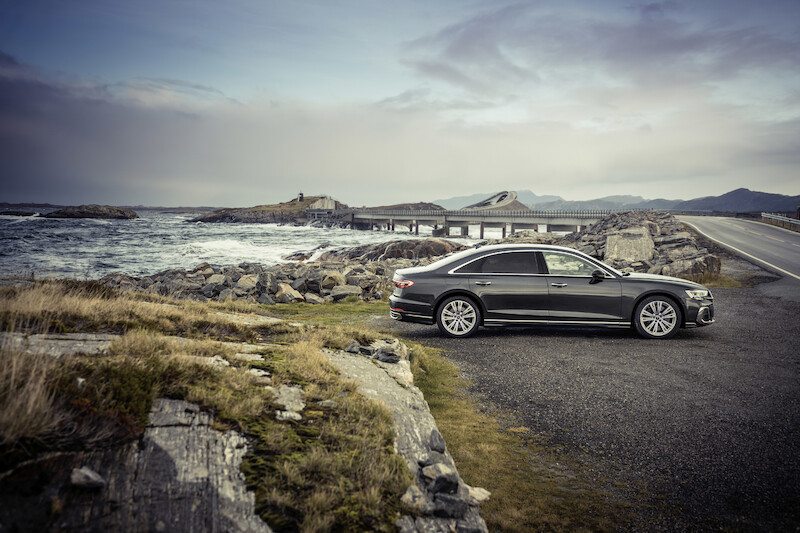 Wyostrzony design i innowacyjne rozwiązania techniczne flagowego modelu: udoskonalone Audi A8