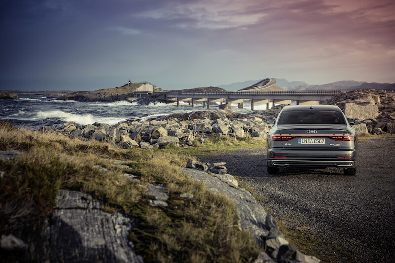 Wyostrzony design i innowacyjne rozwiązania techniczne flagowego modelu: udoskonalone Audi A8