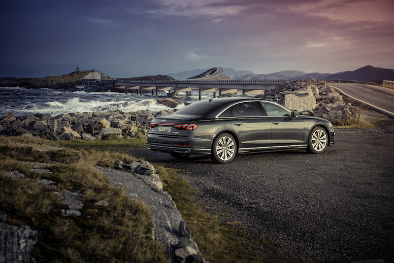 Wyostrzony design i innowacyjne rozwiązania techniczne flagowego modelu: udoskonalone Audi A8