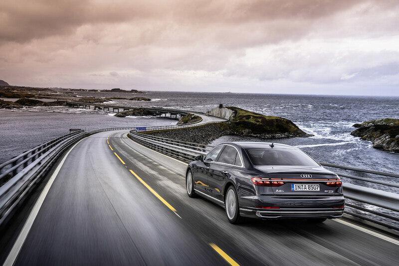 Wyostrzony design i innowacyjne rozwiązania techniczne flagowego modelu: udoskonalone Audi A8
