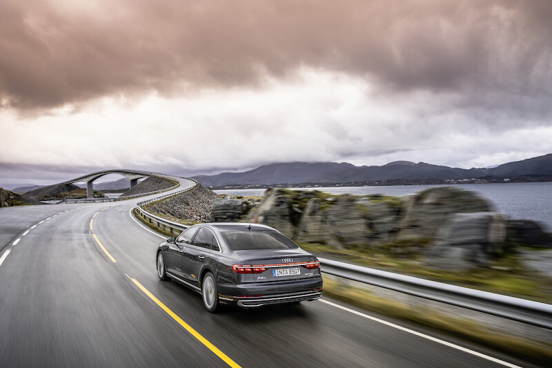Wyostrzony design i innowacyjne rozwiązania techniczne flagowego modelu: udoskonalone Audi A8